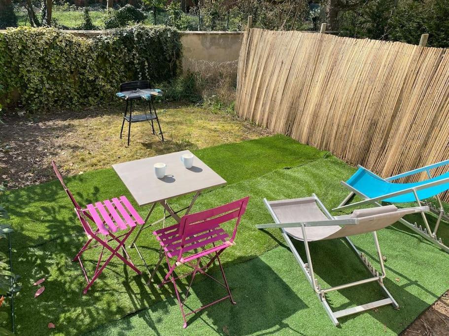 Appartement Cosy Avec Jardin Privatif Et Garage Fontainebleau Exterior photo